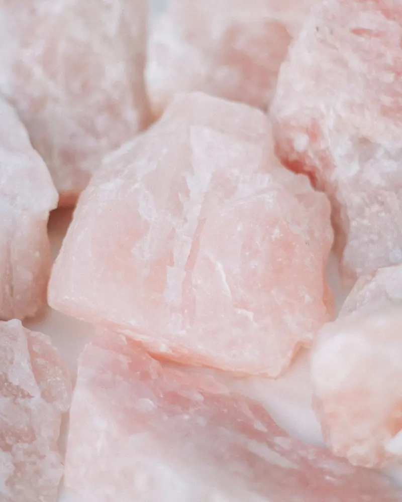 Raw pink rose quartz chunks